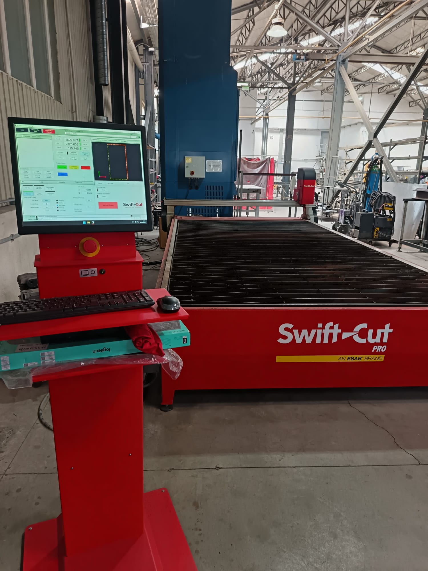Mașină de tăiere CNC SwiftCut Pro 4000 WT 2×4 m cu masă cu apă + Cutmaster 120 ESAB + Pistol auto 15m